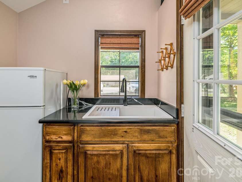 3828 Oakwood Road, Charlotte, NC 28269.  MLS# CAR4375372, YatesRealty ID 32060. Additional Kitchen Tiny House