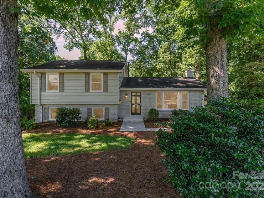4014 Sulkirk Road, Charlotte, NC 28210.  MLS# CAR4286808, YatesRealty ID 32061. 