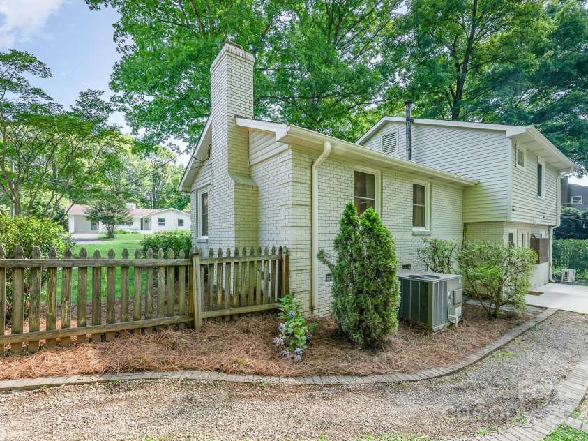4014 Sulkirk Road, Charlotte, NC 28210.  MLS# CAR4286808, YatesRealty ID 32061. Back yard