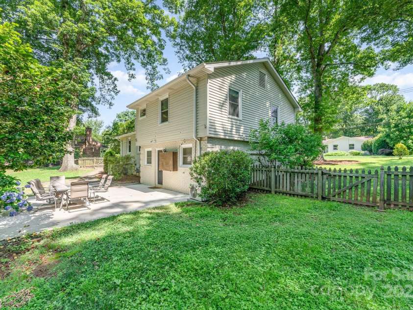 4014 Sulkirk Road, Charlotte, NC 28210.  MLS# CAR4286808, YatesRealty ID 32061. Back yard