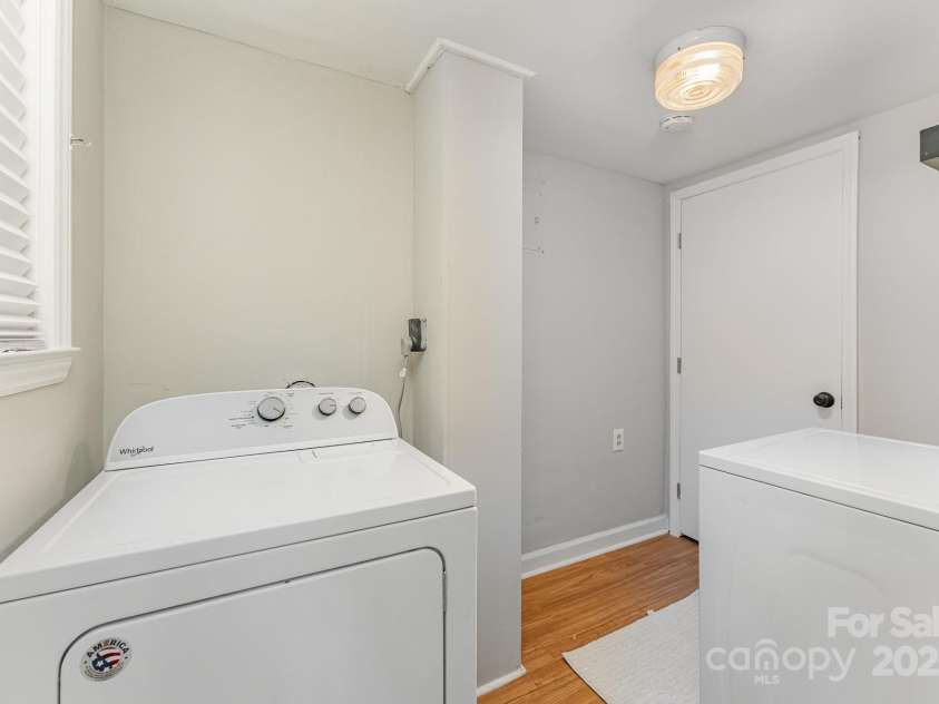 4014 Sulkirk Road, Charlotte, NC 28210.  MLS# CAR4286808, YatesRealty ID 32061. Downstairs laundry room