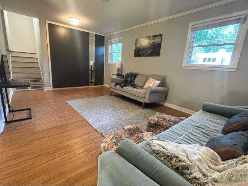 4014 Sulkirk Road, Charlotte, NC 28210.  MLS# CAR4286808, YatesRealty ID 32061. Family room