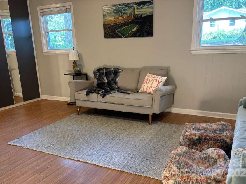 4014 Sulkirk Road, Charlotte, NC 28210.  MLS# CAR4286808, YatesRealty ID 32061. Family room