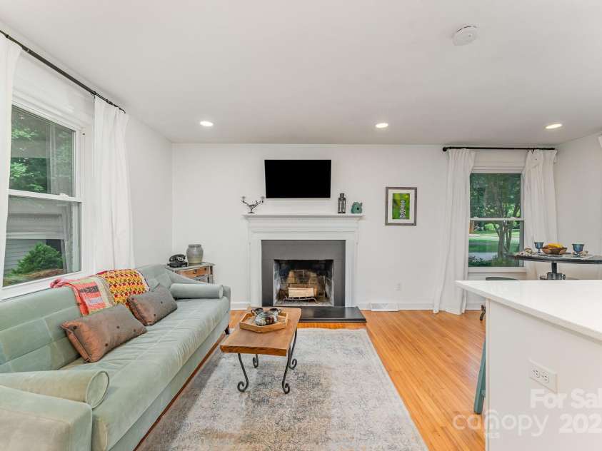 4014 Sulkirk Road, Charlotte, NC 28210.  MLS# CAR4286808, YatesRealty ID 32061. Main level
