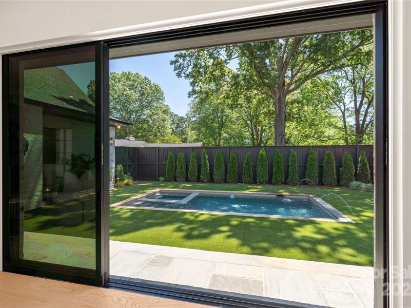 1719 Shoreham Drive, Charlotte, NC 28211.  MLS# CAR4252954, YatesRealty ID 32062. 