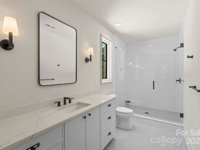 1719 Shoreham Drive, Charlotte, NC 28211.  MLS# CAR4252954, YatesRealty ID 32062. 