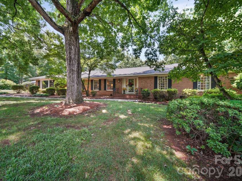 2925 Grampian Drive, Gastonia, NC 28054.  MLS# CAR4391415, YatesRealty ID 32062. 