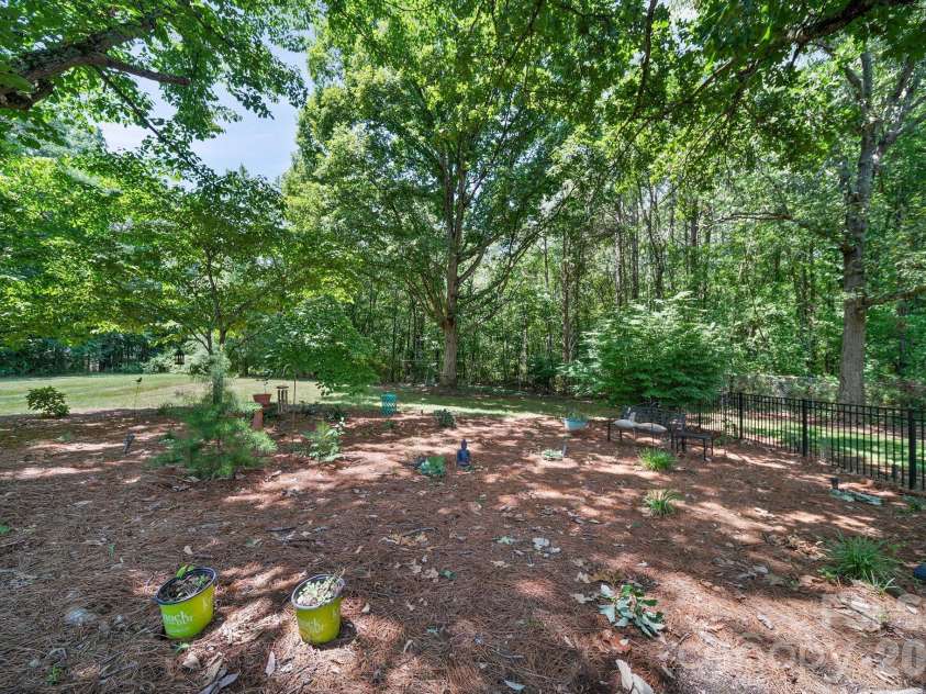 2925 Grampian Drive, Gastonia, NC 28054.  MLS# CAR4391415, YatesRealty ID 32062. 