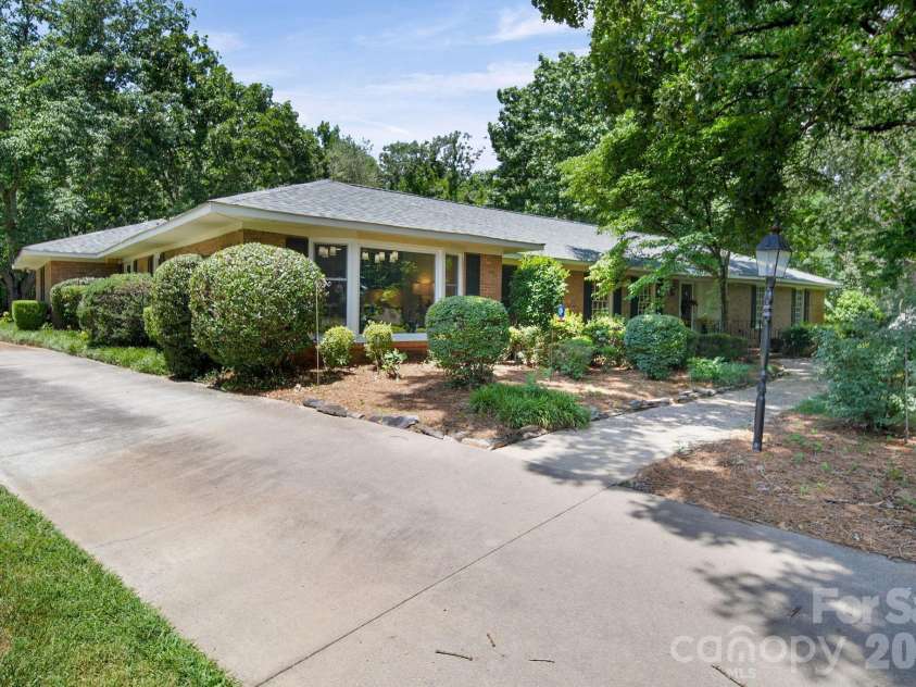 2925 Grampian Drive, Gastonia, NC 28054.  MLS# CAR4391415, YatesRealty ID 32062. 