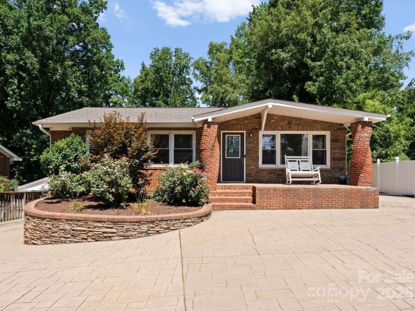 4337 Tipperary Place, Charlotte, NC 28215.  MLS# CAR4282990, YatesRealty ID 32063. 