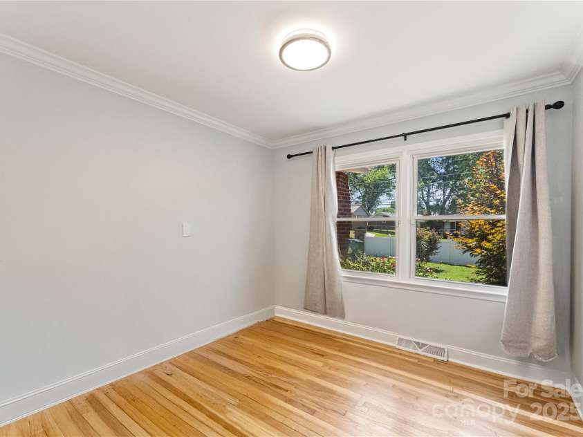 4337 Tipperary Place, Charlotte, NC 28215.  MLS# CAR4282990, YatesRealty ID 32063. 