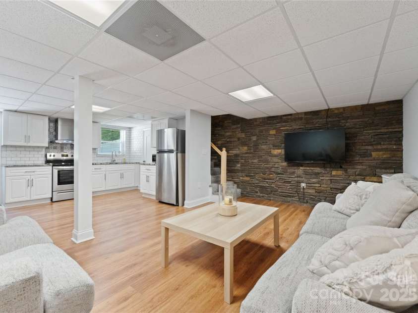 4337 Tipperary Place, Charlotte, NC 28215.  MLS# CAR4282990, YatesRealty ID 32063. 