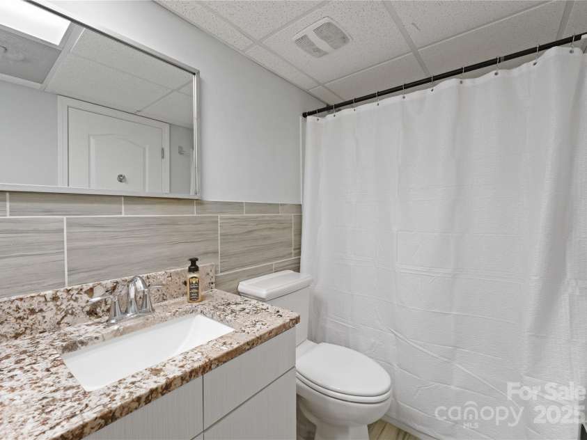 4337 Tipperary Place, Charlotte, NC 28215.  MLS# CAR4282990, YatesRealty ID 32063. 