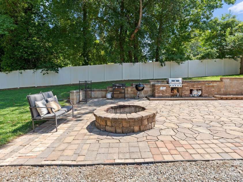 4337 Tipperary Place, Charlotte, NC 28215.  MLS# CAR4282990, YatesRealty ID 32063. 