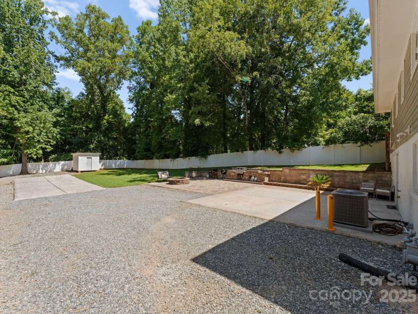 4337 Tipperary Place, Charlotte, NC 28215.  MLS# CAR4282990, YatesRealty ID 32063. 