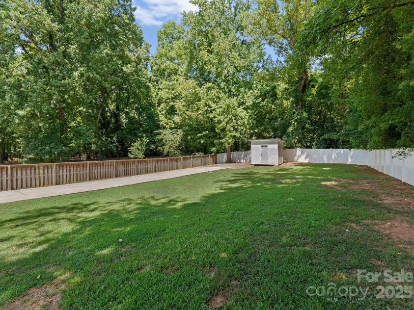 4337 Tipperary Place, Charlotte, NC 28215.  MLS# CAR4282990, YatesRealty ID 32063. 