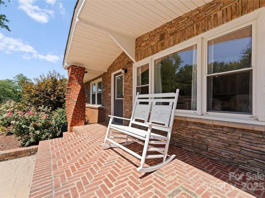 4337 Tipperary Place, Charlotte, NC 28215.  MLS# CAR4282990, YatesRealty ID 32063. 