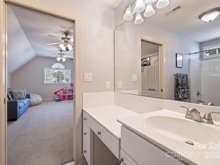 119 Pin Oak Lane, Mooresville, NC 28117.  MLS# CAR4278947, YatesRealty ID 32064. 