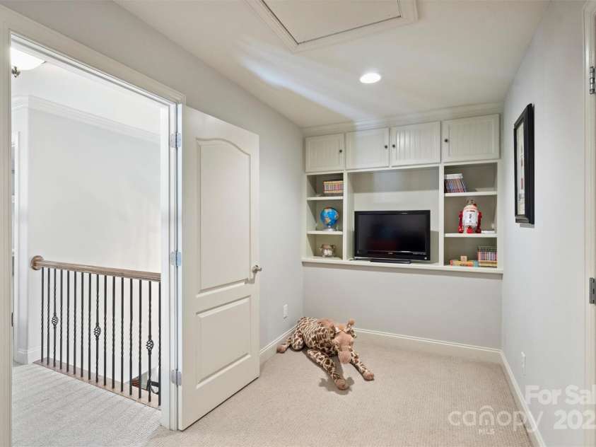 119 Pin Oak Lane, Mooresville, NC 28117.  MLS# CAR4278947, YatesRealty ID 32064. 