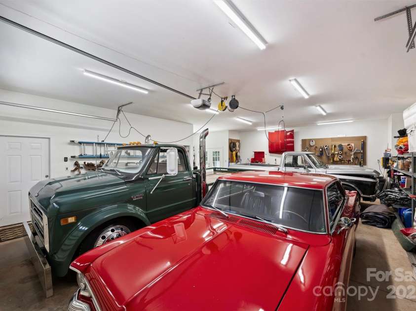 119 Pin Oak Lane, Mooresville, NC 28117.  MLS# CAR4278947, YatesRealty ID 32064. 