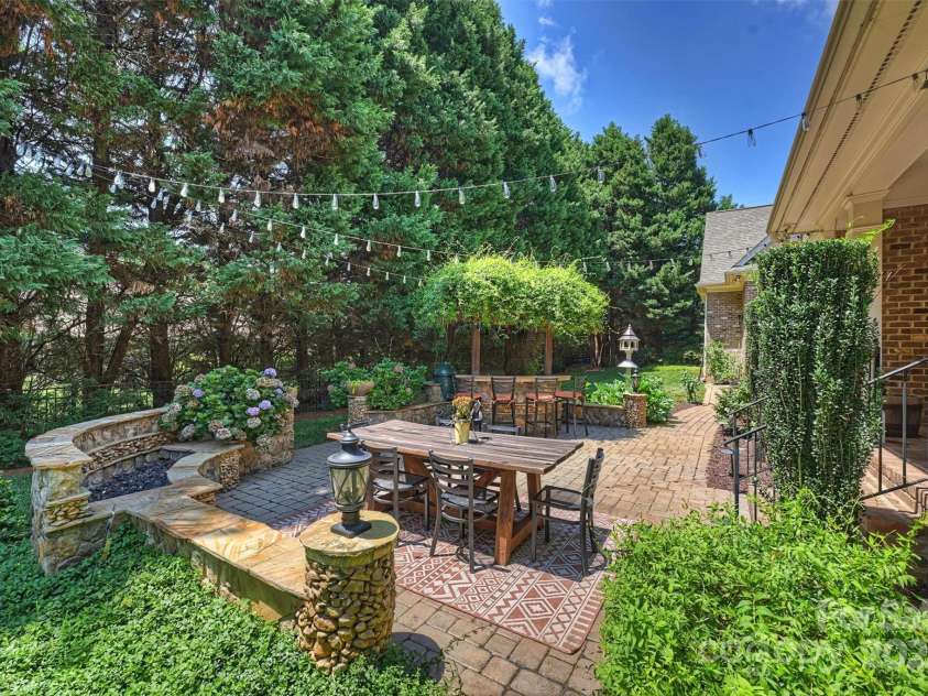 119 Pin Oak Lane, Mooresville, NC 28117.  MLS# CAR4278947, YatesRealty ID 32064. 