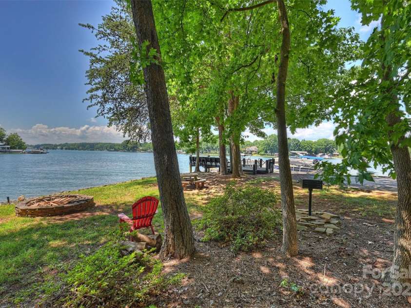 119 Pin Oak Lane, Mooresville, NC 28117.  MLS# CAR4278947, YatesRealty ID 32064. 