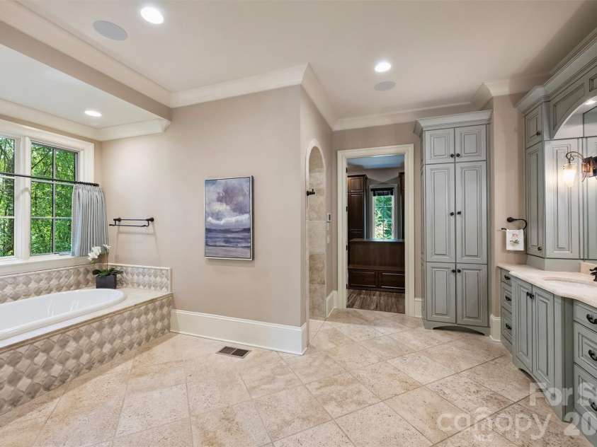 4901 Carmel Park Drive, Charlotte, NC 28226.  MLS# CAR4379174, YatesRealty ID 32065. 