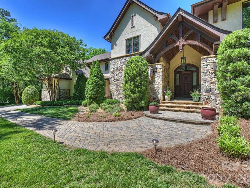 4901 Carmel Park Drive, Charlotte, NC 28226.  MLS# CAR4379174, YatesRealty ID 32065. 