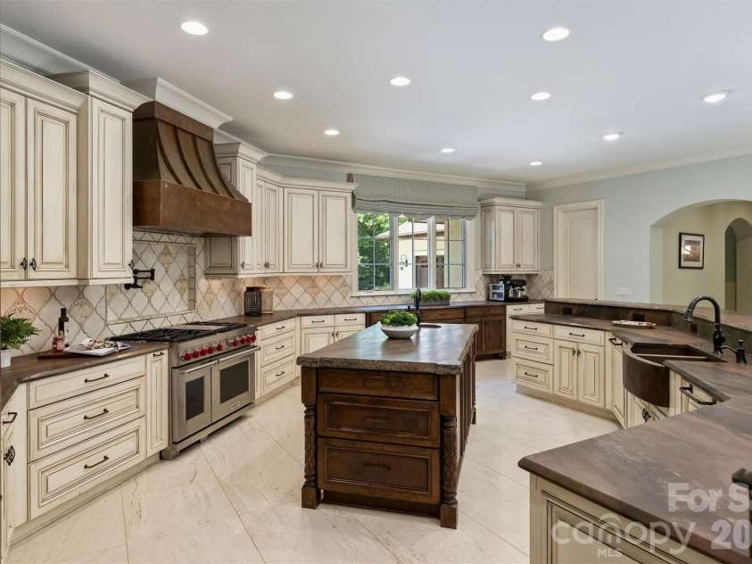 4901 Carmel Park Drive, Charlotte, NC 28226.  MLS# CAR4379174, YatesRealty ID 32065. 