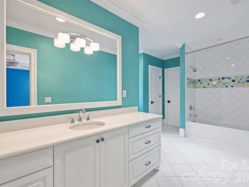 4901 Carmel Park Drive, Charlotte, NC 28226.  MLS# CAR4379174, YatesRealty ID 32065. Attached bathroom