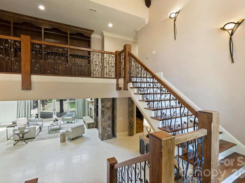 4901 Carmel Park Drive, Charlotte, NC 28226.  MLS# CAR4379174, YatesRealty ID 32065. Head Upstairs