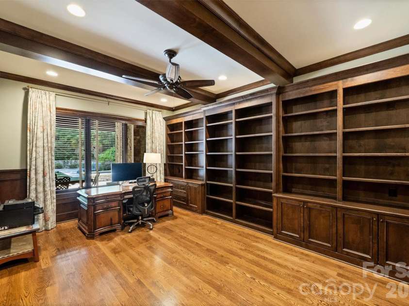 4901 Carmel Park Drive, Charlotte, NC 28226.  MLS# CAR4379174, YatesRealty ID 32065. Study