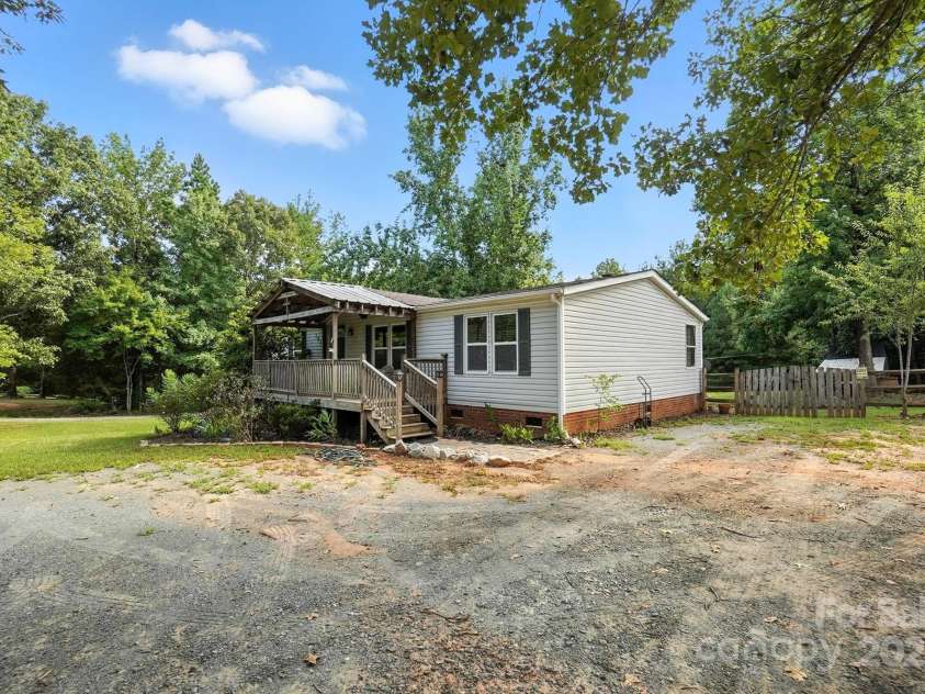 7912 Hillanby Court, Waxhaw, NC 28173.  MLS# CAR4286356, YatesRealty ID 32065. 