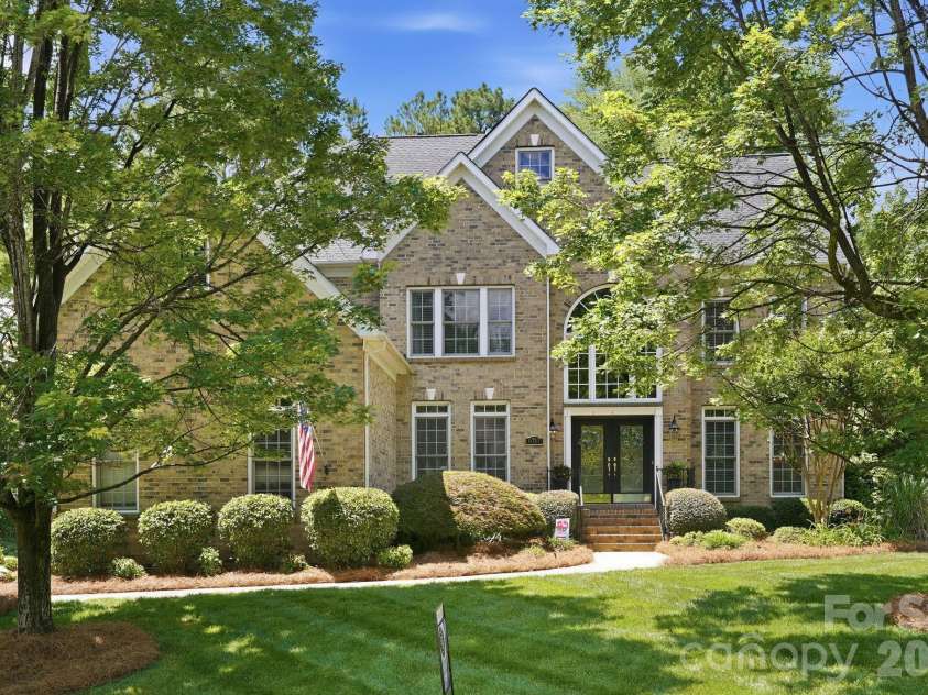 6717 Wesley Glen Drive, Waxhaw, NC 28173.  MLS# CAR4391375, YatesRealty ID 32066. 