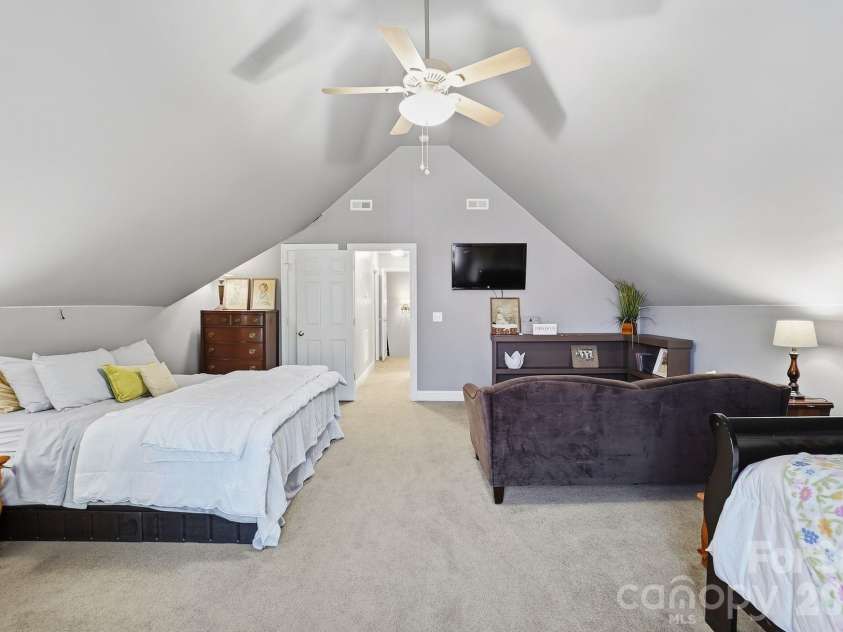 6717 Wesley Glen Drive, Waxhaw, NC 28173.  MLS# CAR4391375, YatesRealty ID 32066. 