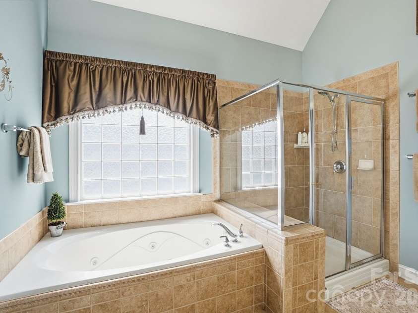 6717 Wesley Glen Drive, Waxhaw, NC 28173.  MLS# CAR4391375, YatesRealty ID 32066. 