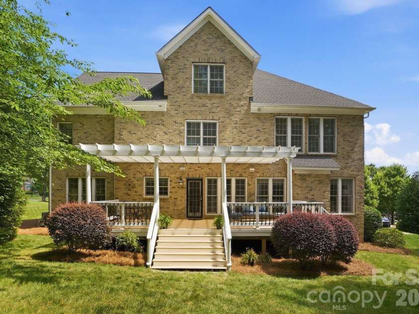 6717 Wesley Glen Drive, Waxhaw, NC 28173.  MLS# CAR4391375, YatesRealty ID 32066. 