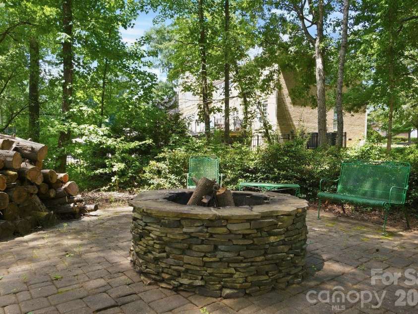 6717 Wesley Glen Drive, Waxhaw, NC 28173.  MLS# CAR4391375, YatesRealty ID 32066. 