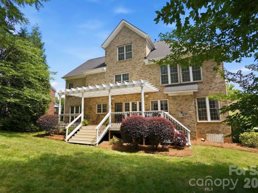 6717 Wesley Glen Drive, Waxhaw, NC 28173.  MLS# CAR4391375, YatesRealty ID 32066. 