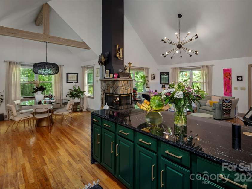 218 Hamlet Drive, Burnsville, NC 28714.  MLS# CAR4265948, YatesRealty ID 32067. 