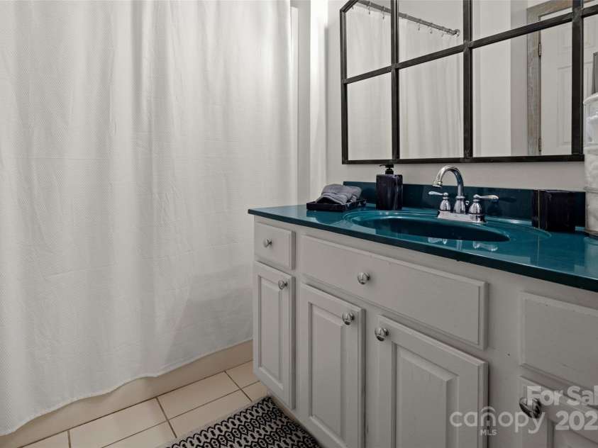 218 Hamlet Drive, Burnsville, NC 28714.  MLS# CAR4265948, YatesRealty ID 32067. 