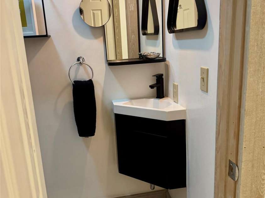 218 Hamlet Drive, Burnsville, NC 28714.  MLS# CAR4265948, YatesRealty ID 32067. 