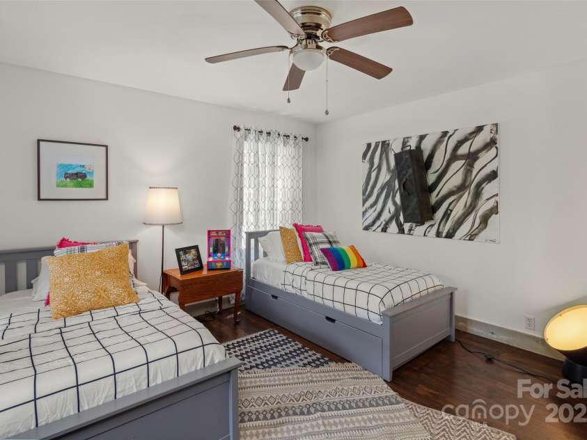 218 Hamlet Drive, Burnsville, NC 28714.  MLS# CAR4265948, YatesRealty ID 32067. 