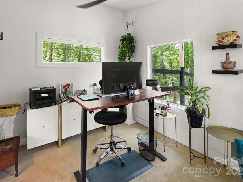 218 Hamlet Drive, Burnsville, NC 28714.  MLS# CAR4265948, YatesRealty ID 32067. 