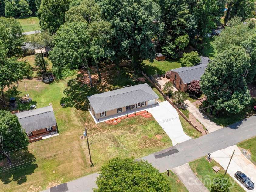 2173 Ridgewood Drive, Gastonia, NC 28054.  MLS# CAR4393306, YatesRealty ID 32068. 