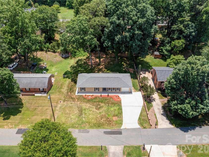 2173 Ridgewood Drive, Gastonia, NC 28054.  MLS# CAR4393306, YatesRealty ID 32068. 