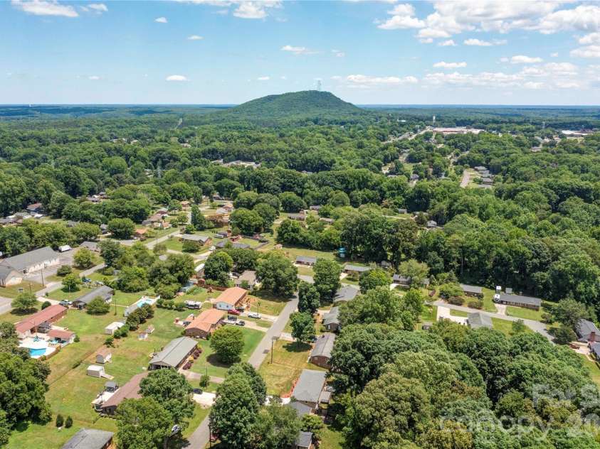 2173 Ridgewood Drive, Gastonia, NC 28054.  MLS# CAR4393306, YatesRealty ID 32068. 