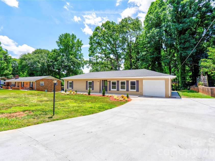 2173 Ridgewood Drive, Gastonia, NC 28054.  MLS# CAR4393306, YatesRealty ID 32068. 