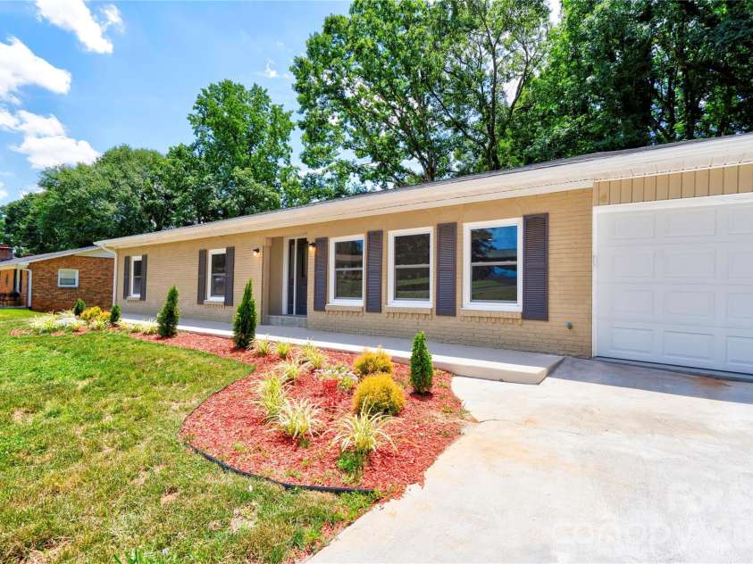 2173 Ridgewood Drive, Gastonia, NC 28054.  MLS# CAR4393306, YatesRealty ID 32068. 