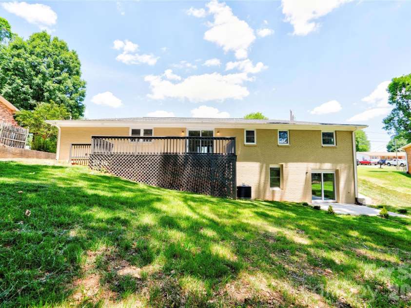 2173 Ridgewood Drive, Gastonia, NC 28054.  MLS# CAR4393306, YatesRealty ID 32068. 